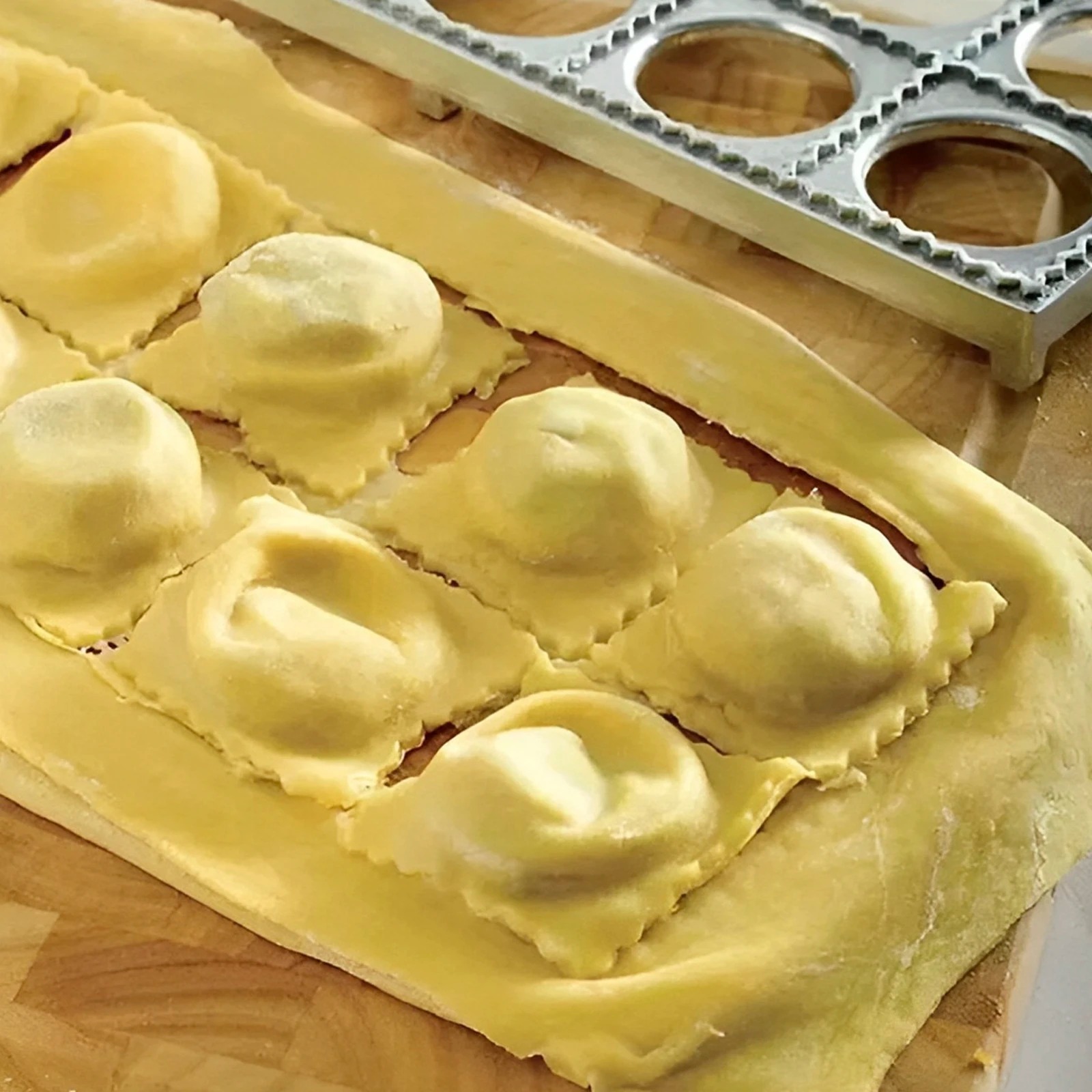Dumpling Mold 12 Holes Ravioli - Kitchen Gadgets That Make Life Easier ulasan dan harga